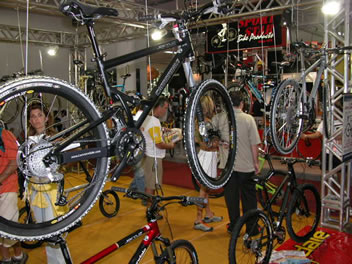 LambeLambe.com - Adventure Sports Fair 2003